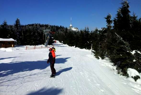Skiing and snowboarding for first-timers & beginners