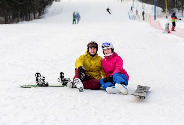 With our professional instructors you can learn snowboarding or skiing