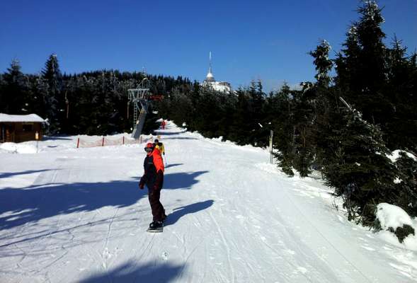 Skiing and snowboarding in the winter resort Jested